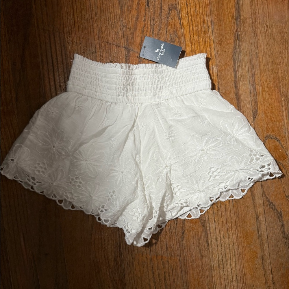 NEW Abercrombie Kids White Embroidered Shorts Set - Picture 11 of 16